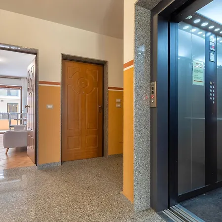 Feriehus Iniziocasa Casa Con Terrazza Vicino Al Lido Di *