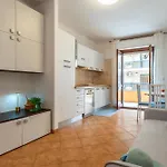 Iniziocasa Casa Con Terrazza Vicino Al Lido Di بيت للعطل *